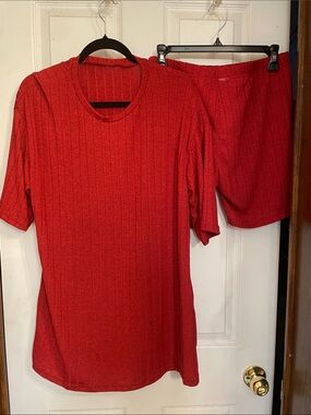 Source Unknown Red Ribbed Women’s Shorts Set
